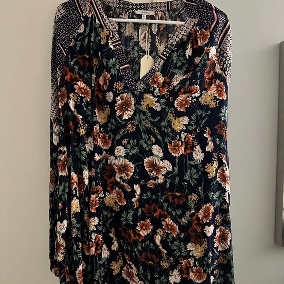 Floral Flowy Top - Picture 2 of 4